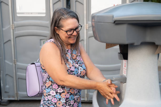 Best Portable toilet rental cost  in Englewood, OH